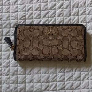 Coach wallet NWT